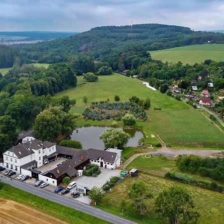 Penzion A Restaurace Belecky Mlyn Pteni エクステリア 写真