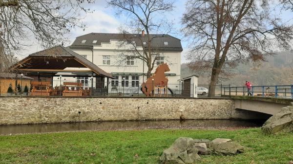 Penzion A Restaurace Belecky Mlyn Pteni エクステリア 写真