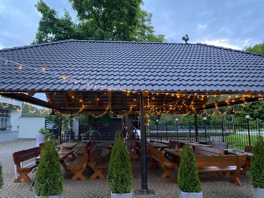Penzion A Restaurace Belecky Mlyn Pteni エクステリア 写真