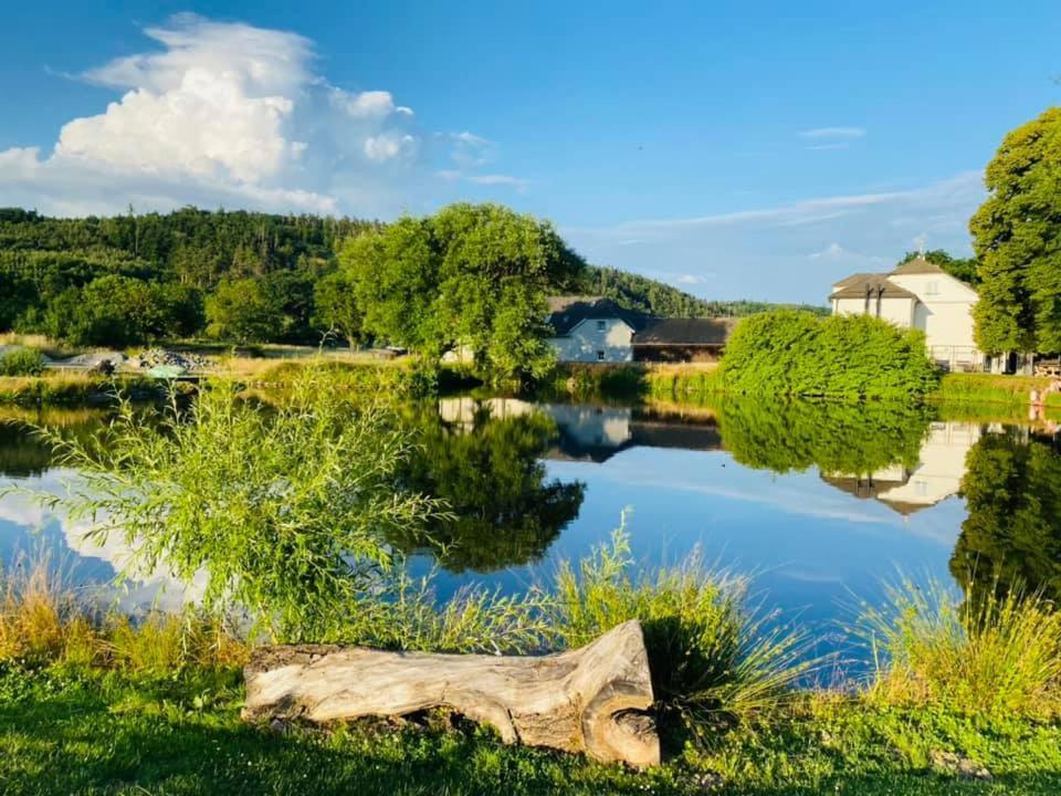 Penzion A Restaurace Belecky Mlyn Pteni エクステリア 写真