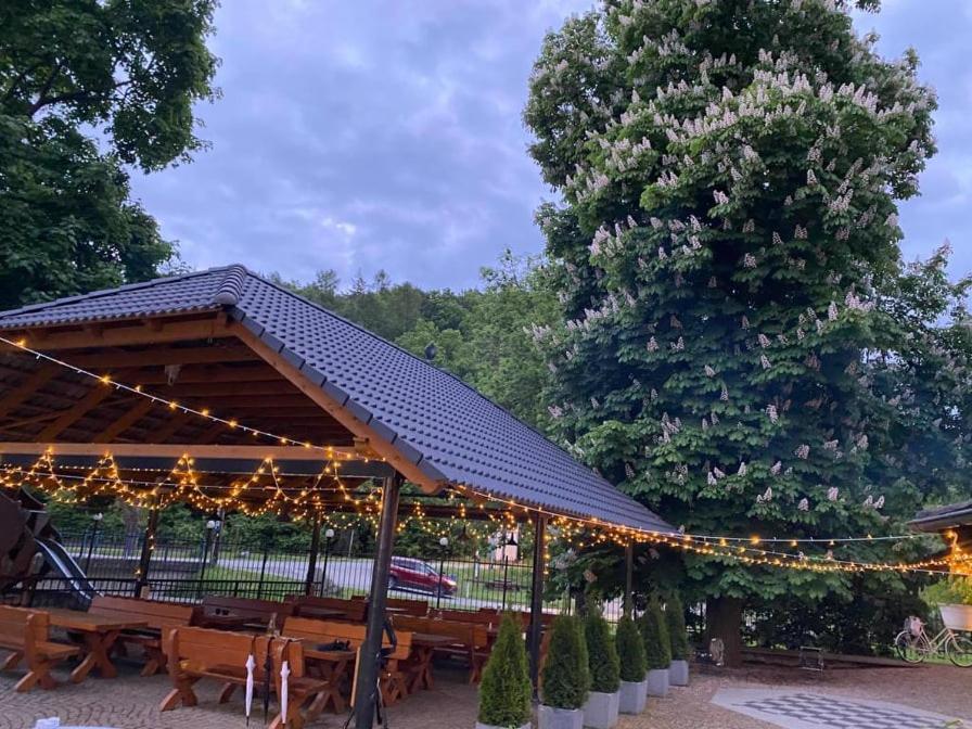 Penzion A Restaurace Belecky Mlyn Pteni エクステリア 写真