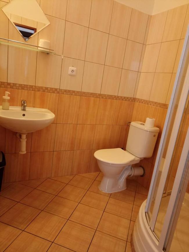Penzion A Restaurace Belecky Mlyn Pteni エクステリア 写真